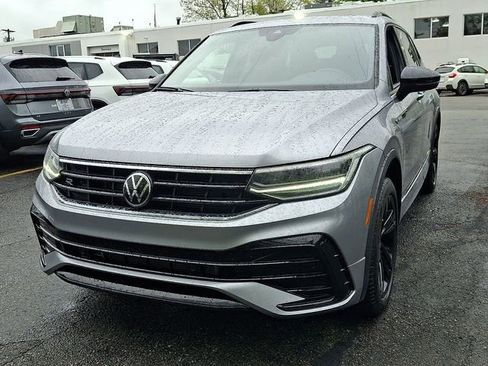 Certified 2024 Volkswagen Tiguan SE R-Line AWD/4WD image 4