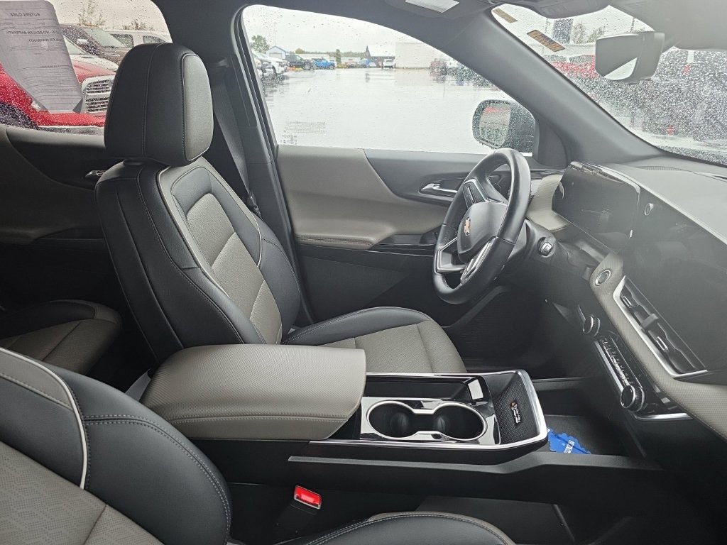Used 2026 Chevrolet Equinox LT AWD/4WD image 12