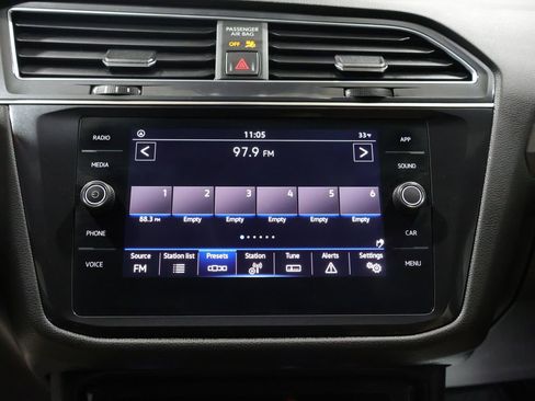 Used 2022 Volkswagen Tiguan SE AWD/4WD image 25