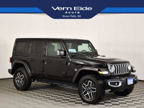 Used 2025 Jeep Wrangler Unlimited Sahara AWD/4WD image 1