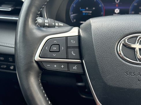 Used 2023 Toyota Highlander Platinum FWD image 31