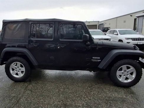Certified 2018 Jeep Wrangler Unlimited Sport S image 9
