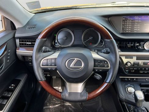 Used 2018 Lexus ES 350 w/ Navigation System Package image 16