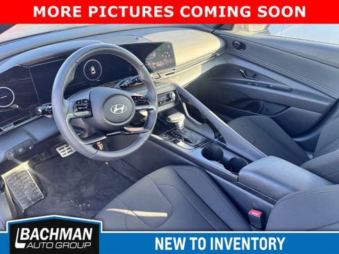 Certified 2025 Hyundai Elantra SEL image 4