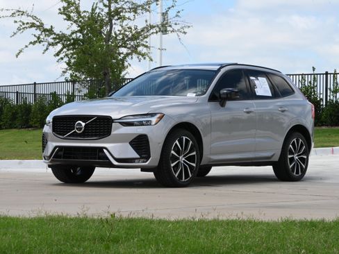 Used 2024 Volvo XC60 B5 Plus AWD/4WD image 5