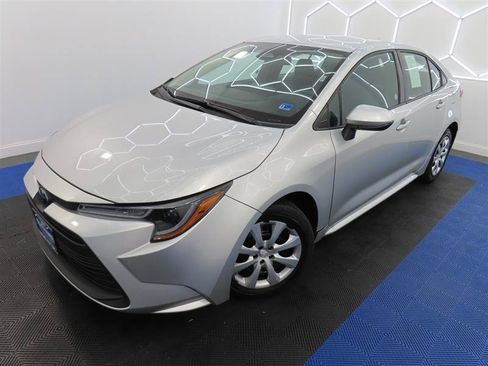 Used 2025 Toyota Corolla LE FWD image 4