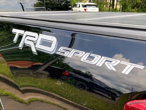Used 2017 Toyota Tacoma TRD Sport w/ Tow Package RWD image 10