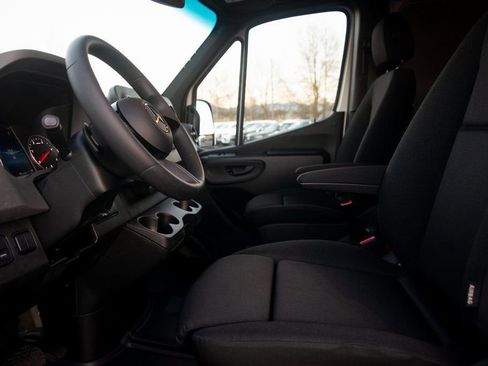 Used 2025 Mercedes-Benz Sprinter 2500 image 28