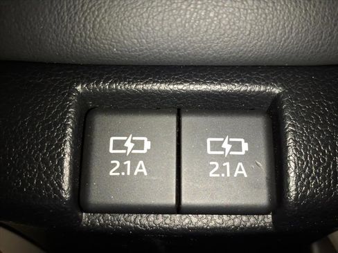 Used 2020 Toyota Prius XLE image 24