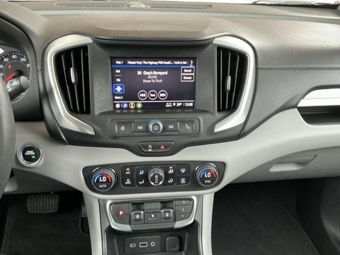 Used 2023 GMC Terrain SLE w/ Driver Convenience Package image 9