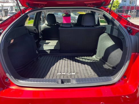 Used 2017 Toyota Prius Four Touring w/ Premium Convenience Package FWD image 29