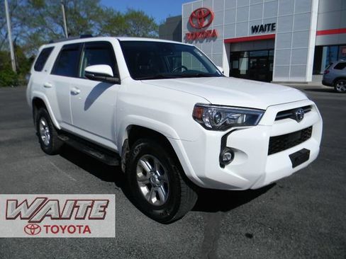 Used 2022 Toyota 4Runner SR5 Premium w/ Moonroof Package AWD/4WD image 1