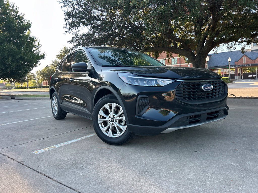 Used 2025 Ford Escape Active FWD image 2