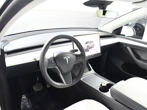 Used 2023 Tesla Model Y Long Range image 12