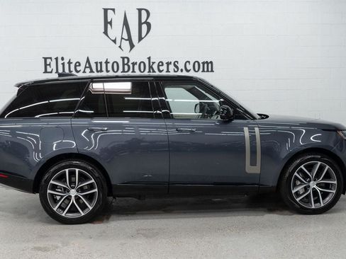 Used 2025 Land Rover Range Rover SE AWD/4WD image 5