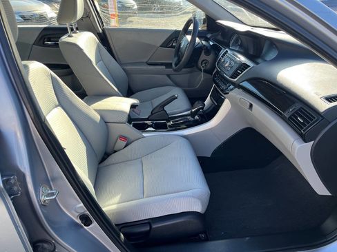 Used 2016 Honda Accord LX image 17