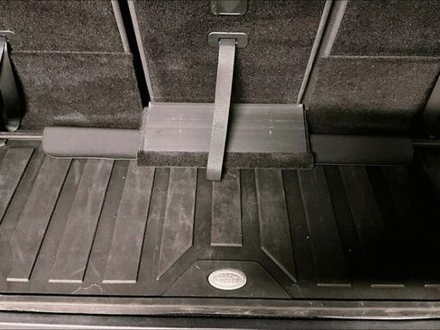 Certified 2025 Land Rover Defender 130 S image 33