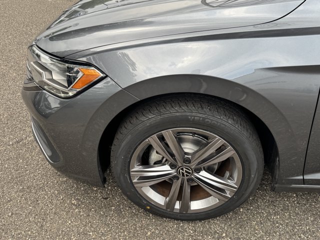 Used 2023 Volkswagen Jetta SE w/ Panoramic Sunroof Package FWD image 10