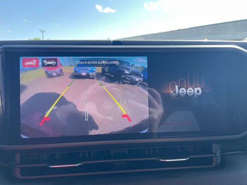 Used 2025 Jeep Wrangler Unlimited Rubicon w/ Safety Group image 6