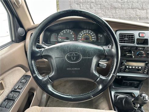 Used 2000 Toyota 4Runner SR5 AWD/4WD image 19