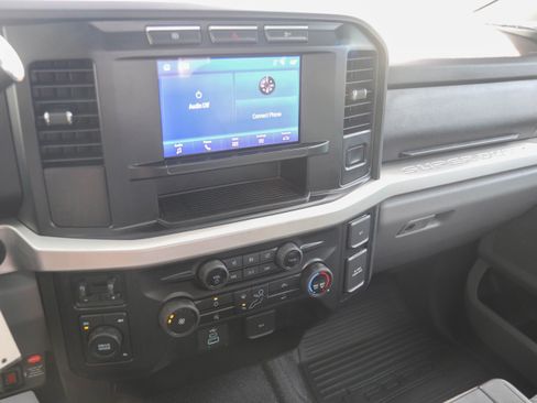 Used 2023 Ford F550 4x4 Regular Cab Super Duty image 38