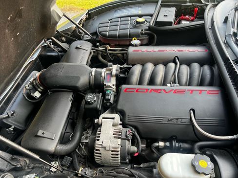 Used 2004 Chevrolet Corvette Coupe w/ Roof Package RWD image 15
