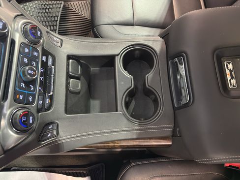 Used 2017 Chevrolet Suburban LT w/ LT Signature Package image 19