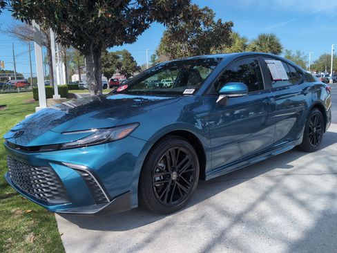 Used 2026 Toyota Camry SE w/ Convenience Package image 5