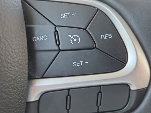 Used 2018 Jeep Compass Latitude w/ Popular Equipment Group AWD/4WD image 22