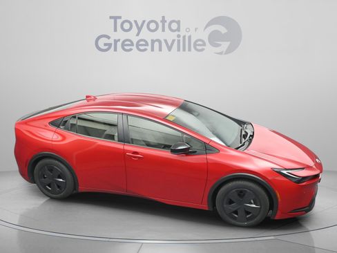 Used 2025 Toyota Prius LE FWD image 7