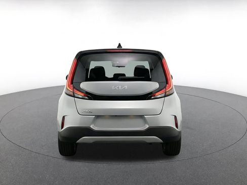 Used 2025 Kia Soul LX w/ LX Technology Package FWD image 8