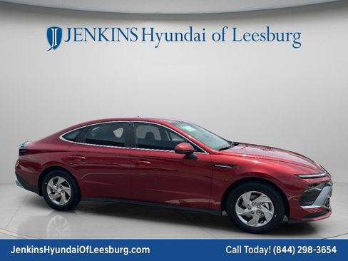 New 2026 Hyundai Sonata SE FWD image 2