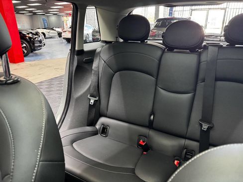 Used 2019 MINI Cooper 4-Door Hardtop w/ Premium Package image 34