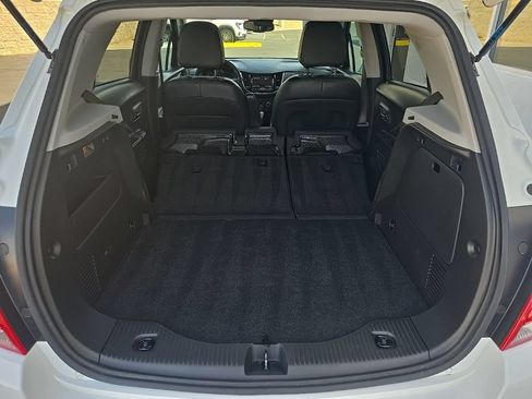Certified 2021 Chevrolet Trax LT w/ LT Convenience Package FWD image 36