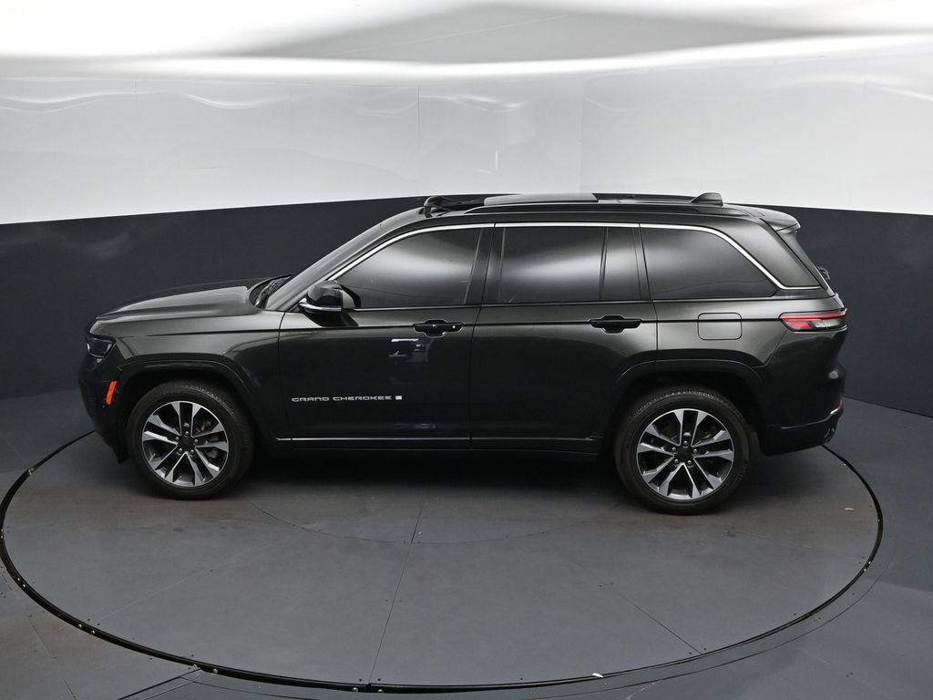 Used 2024 Jeep Grand Cherokee Overland w/ Luxury Tech Group IV AWD/4WD image 32