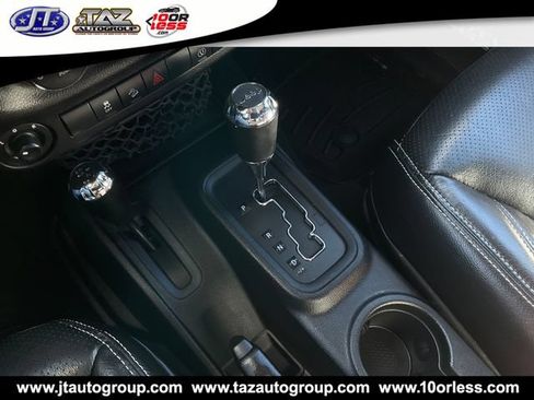 Used 2017 Jeep Wrangler Sahara w/ Connectivity Group AWD/4WD image 15