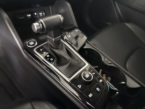Used 2025 Kia Sportage SX image 19