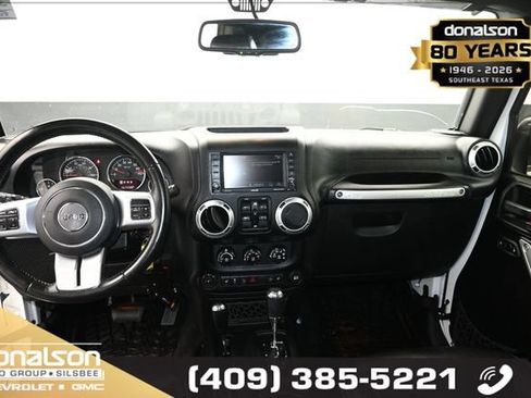Used 2016 Jeep Wrangler Unlimited Rubicon AWD/4WD image 12
