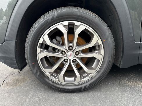 Used 2020 GMC Terrain SLT w/ GMC Pro Grade Package AWD/4WD image 9