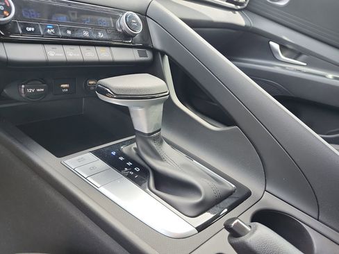 Used 2023 Hyundai Elantra SEL image 14