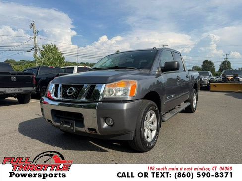 Used 2014 Nissan Titan SV w/ SV Value Truck Package AWD/4WD image 4