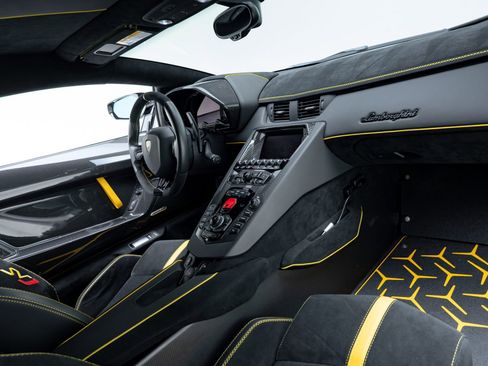 Used 2021 Lamborghini Aventador SVJ AWD/4WD image 48