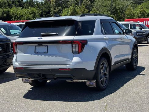 New 2026 Ford Explorer ST-Line w/ ST-Line Street Pack AWD/4WD image 4