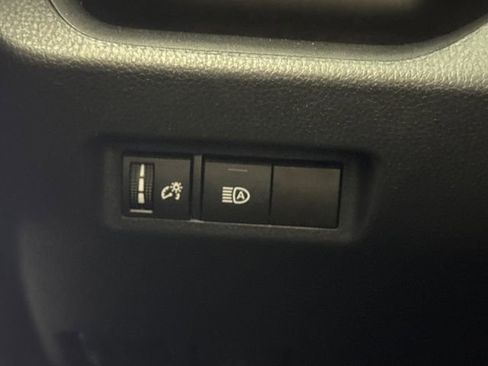 Used 2020 Toyota RAV4 XLE AWD/4WD image 35