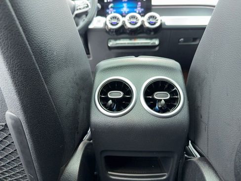 Used 2023 Mercedes-Benz GLB 250 w/ Premium Package image 23