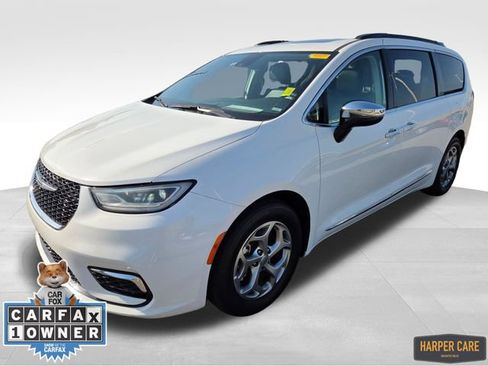 Used 2023 Chrysler Pacifica Limited FWD image 1