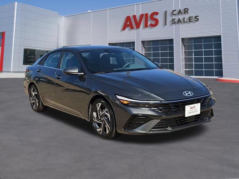 Used 2025 Hyundai Elantra SEL FWD image 3