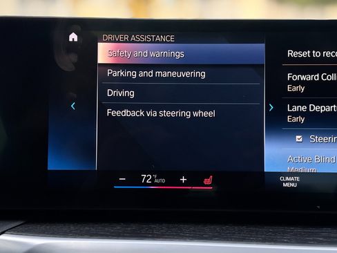 Used 2023 BMW 330i Sedan w/ M Sport Package image 9