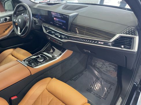 Used 2024 BMW X5 xDrive50e AWD/4WD image 41