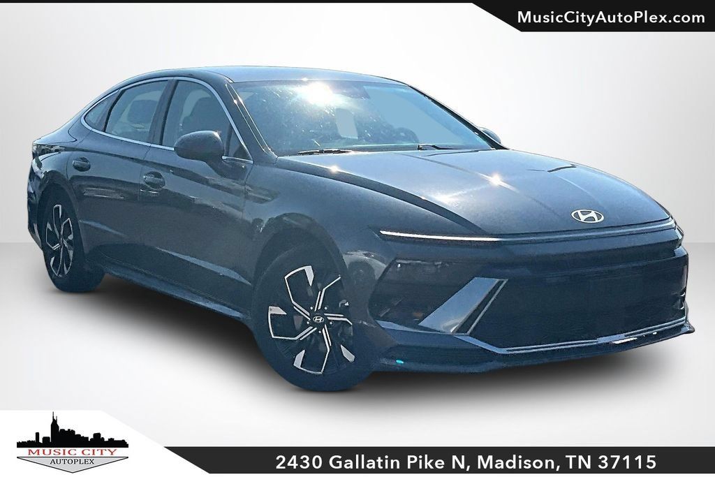 Used 2025 Hyundai Sonata SEL FWD image 1